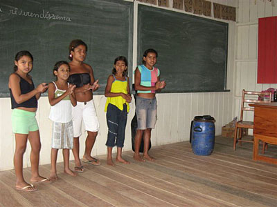 Kinder in der Schule in Periquito