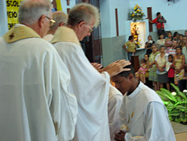 Priesterweihe: Handauflegung